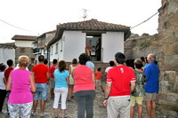 Asistentes preparados para recoger, de espaldas