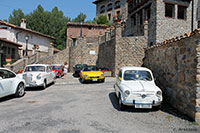Coches en la plaza La Fragua