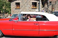 Dama dentro del Cadillac