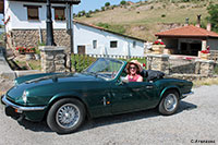 Señora dentro del Triumph