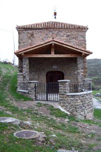 Estado de la ermita antes de arreglar la calle.