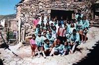 Juventud jalonera ataviada con las camisolas de la Peña del Santo Cristo del Humilladero en el año 1988