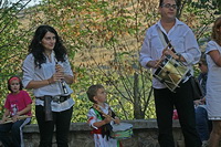 Gaitera y tamborileros