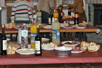 Diversos comestibles sobre la mesa para la merienda