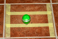 Peonza sobre el cuadrado delimitado