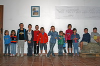 Grupo de participantes en el concurso de peonzas