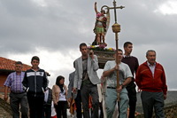 Frente de la procesión en El Peñueco