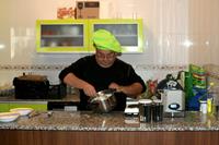 Cocinero y sus trastos.