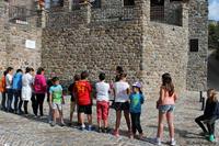 Niños preparados para jugar.