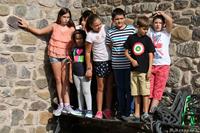 Niños jugando en equipo.