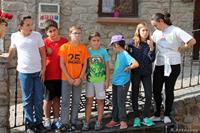 Niños jugando en equipoo.