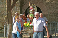 Procesión recien salida de la iglesia