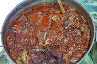 Cazuela con los caparrones preparados