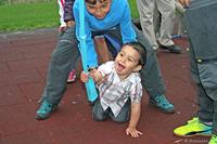 Niño capturando el pañuelo
