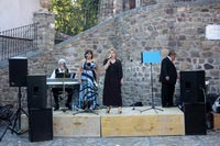 Duo de cantatrices sobre el escenario