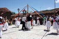 Danzadores ejecutando el árbol