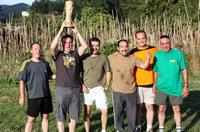 Campeones del partido de fútbol, solteros contra casados