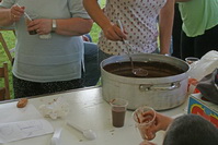 Cazuela con chocolate y bizcochos