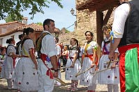 Danzadores preparados para otra danza