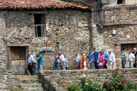 Procesión por el otro barrio