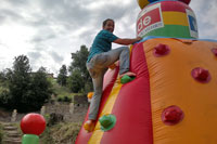 Hinchable cuadrado con adulto subido