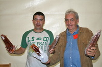 Subcampeones del campeonato de mus, con su premio