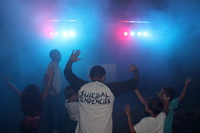 En la verbena, bailando