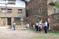 Gaiteros y acompañantes en el pasacalles