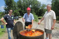 Trío de cocineros y probadores