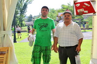 Campeones del campeonato de mus con sus premios