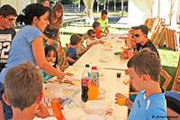 Merendola en la carpa