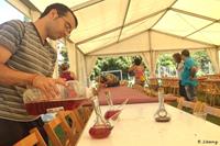 Rellenando porrones de zurracapote