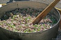 Cazuela guisando la carne